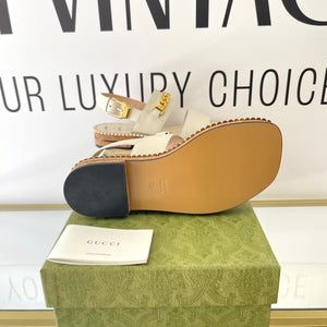 Sandali con dettaglio a catena Gucci