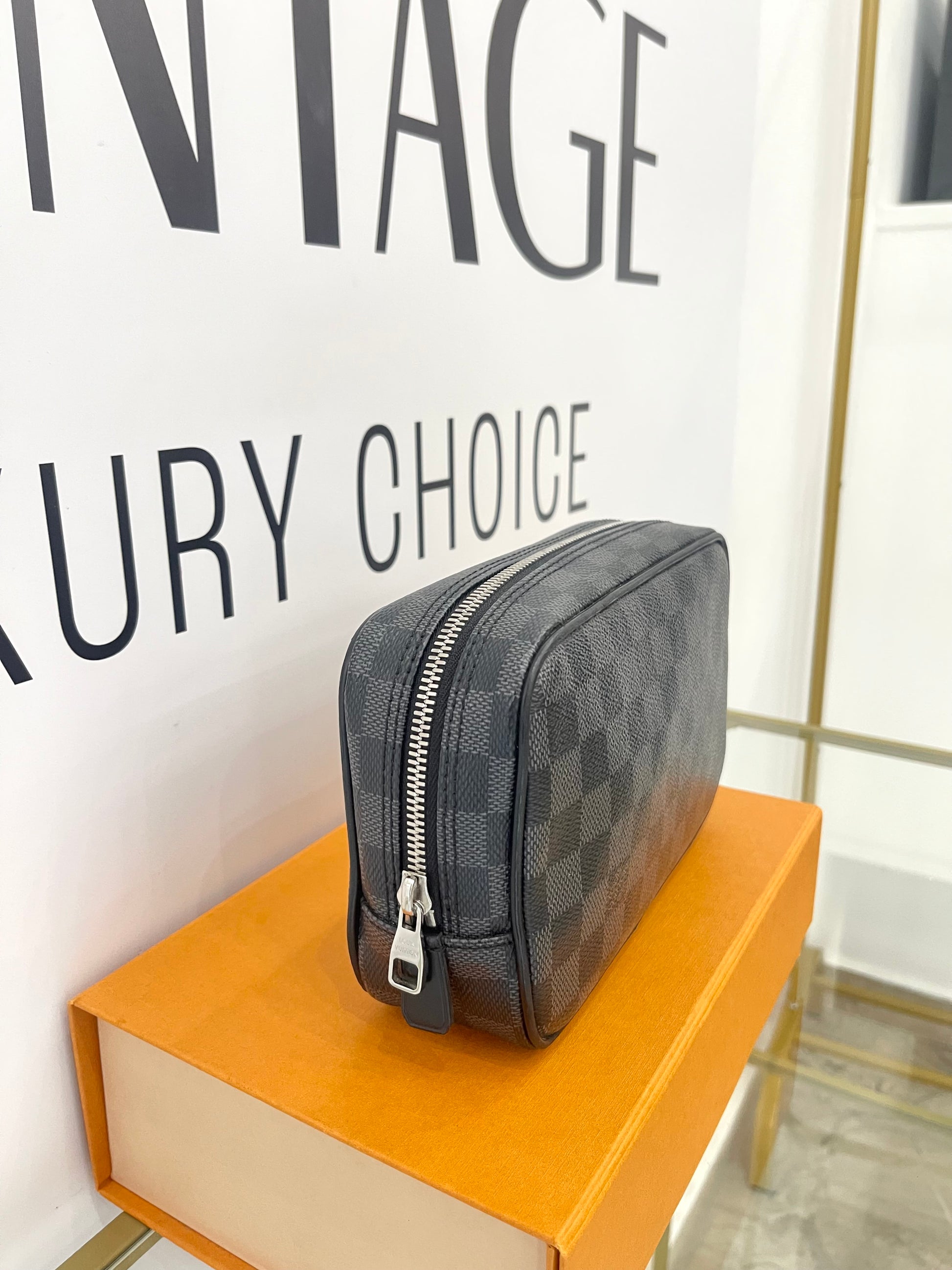 Trousse Toilette PM Damien Graphite Louis Vuitton