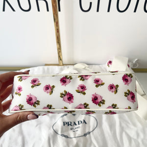 Borsa Re-Edition 2005 in Re-Nylon e Saffiano con motivo rose Prada