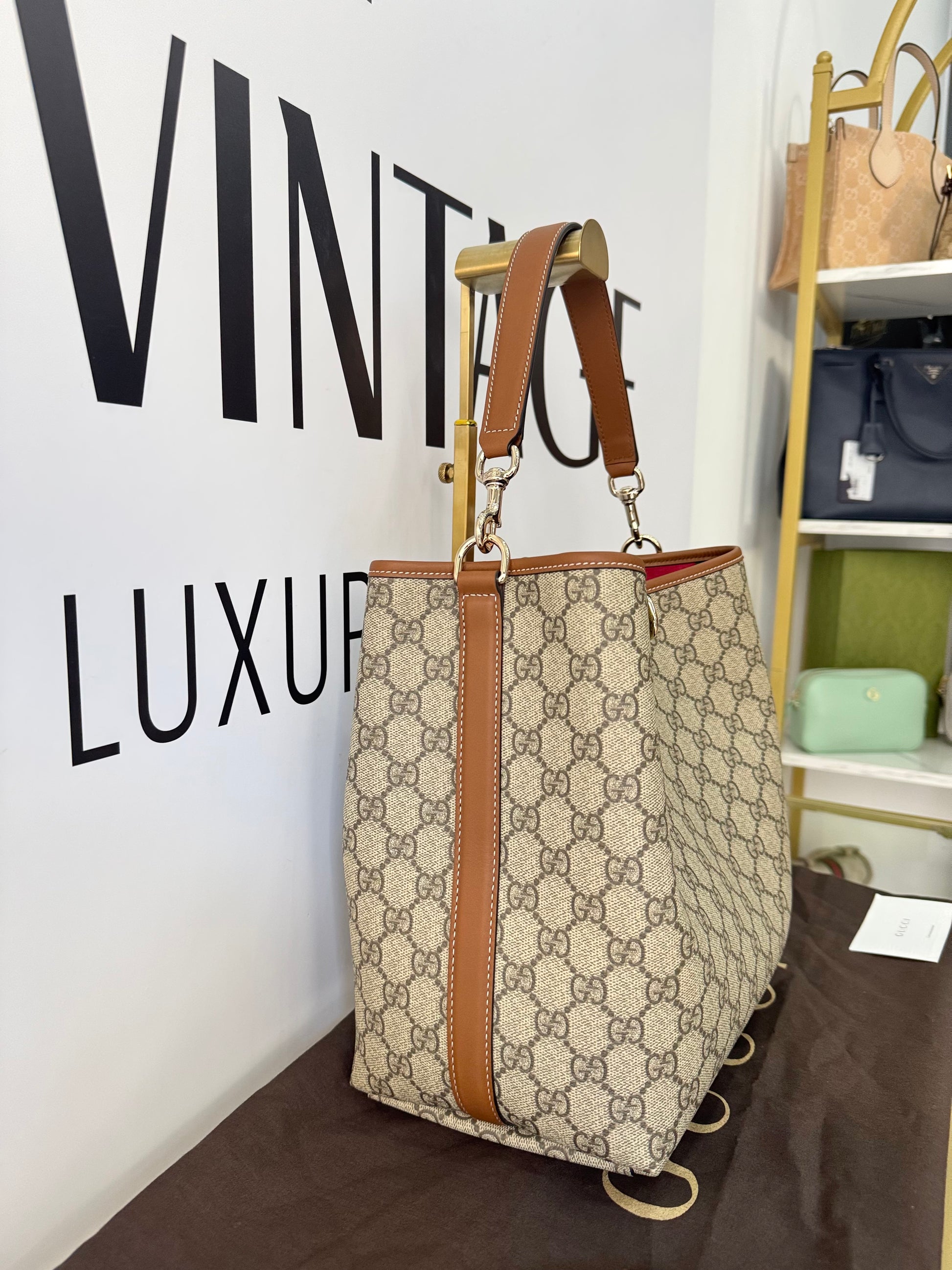 Borsa a Secchiello GG Emblem Gucci