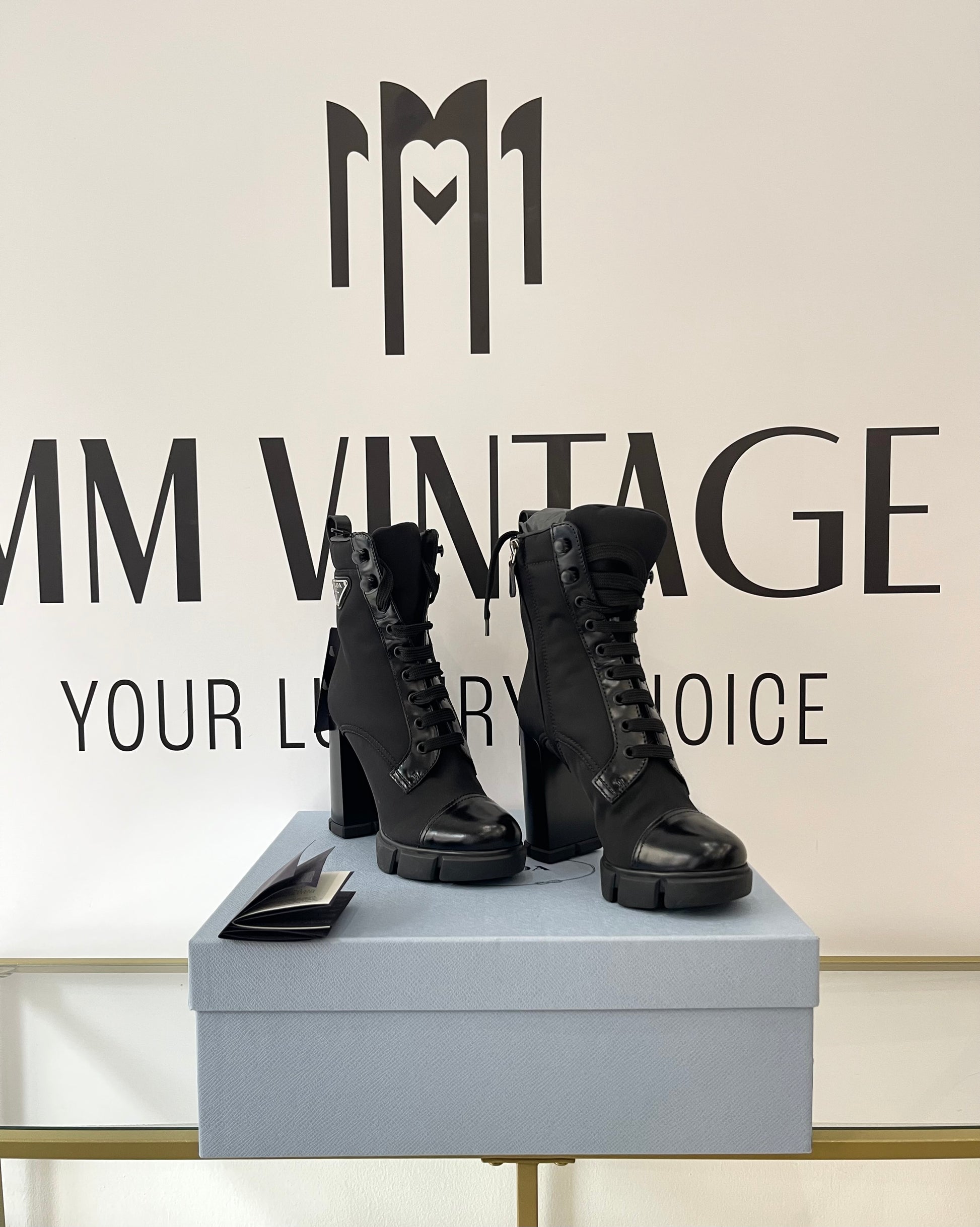 Stivaletti in Re-Nylon e pelle Prada