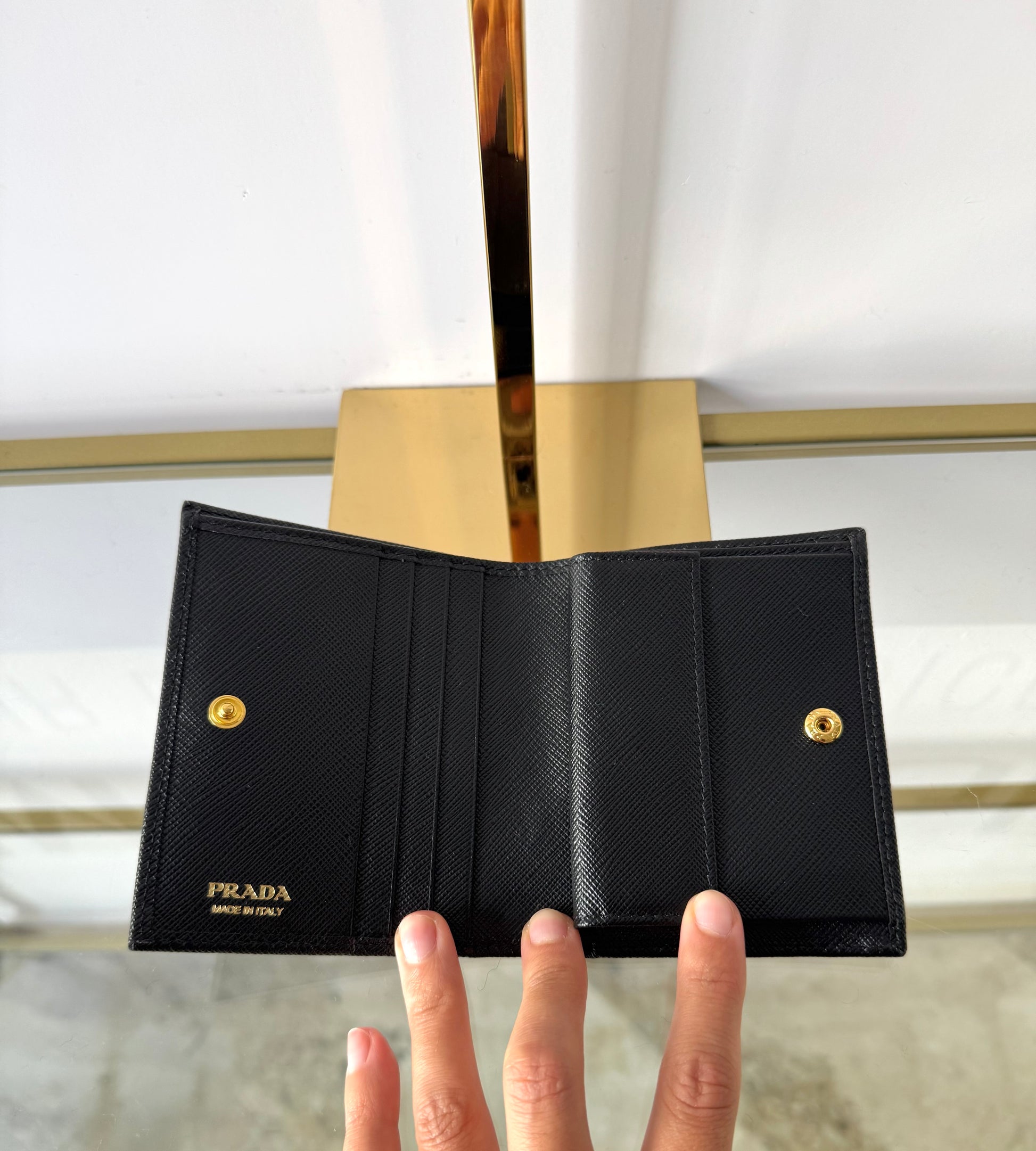 Portafoglio in Saffiano nero Prada