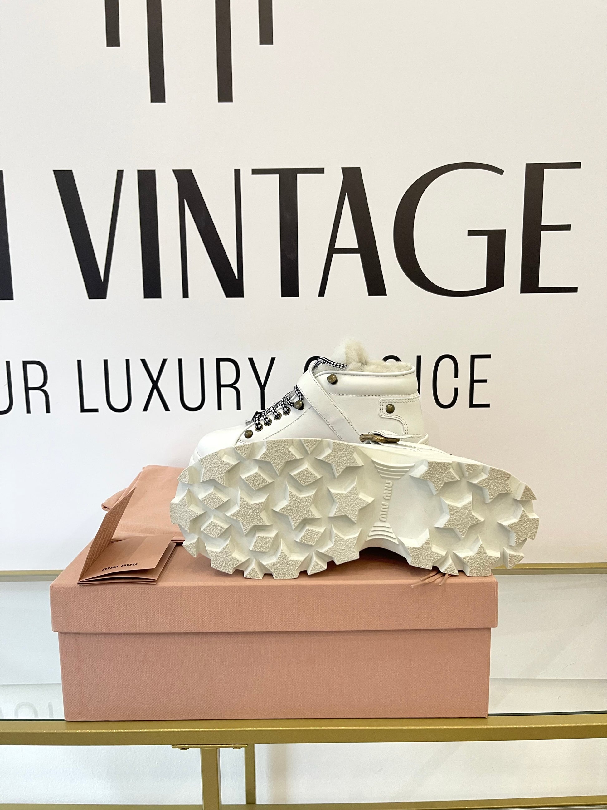 Stivaletti in pelle con shearling Miu Miu