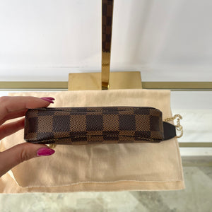 Borsa Mini Pochette Accessoires Damier Ebène Louis Vuitton