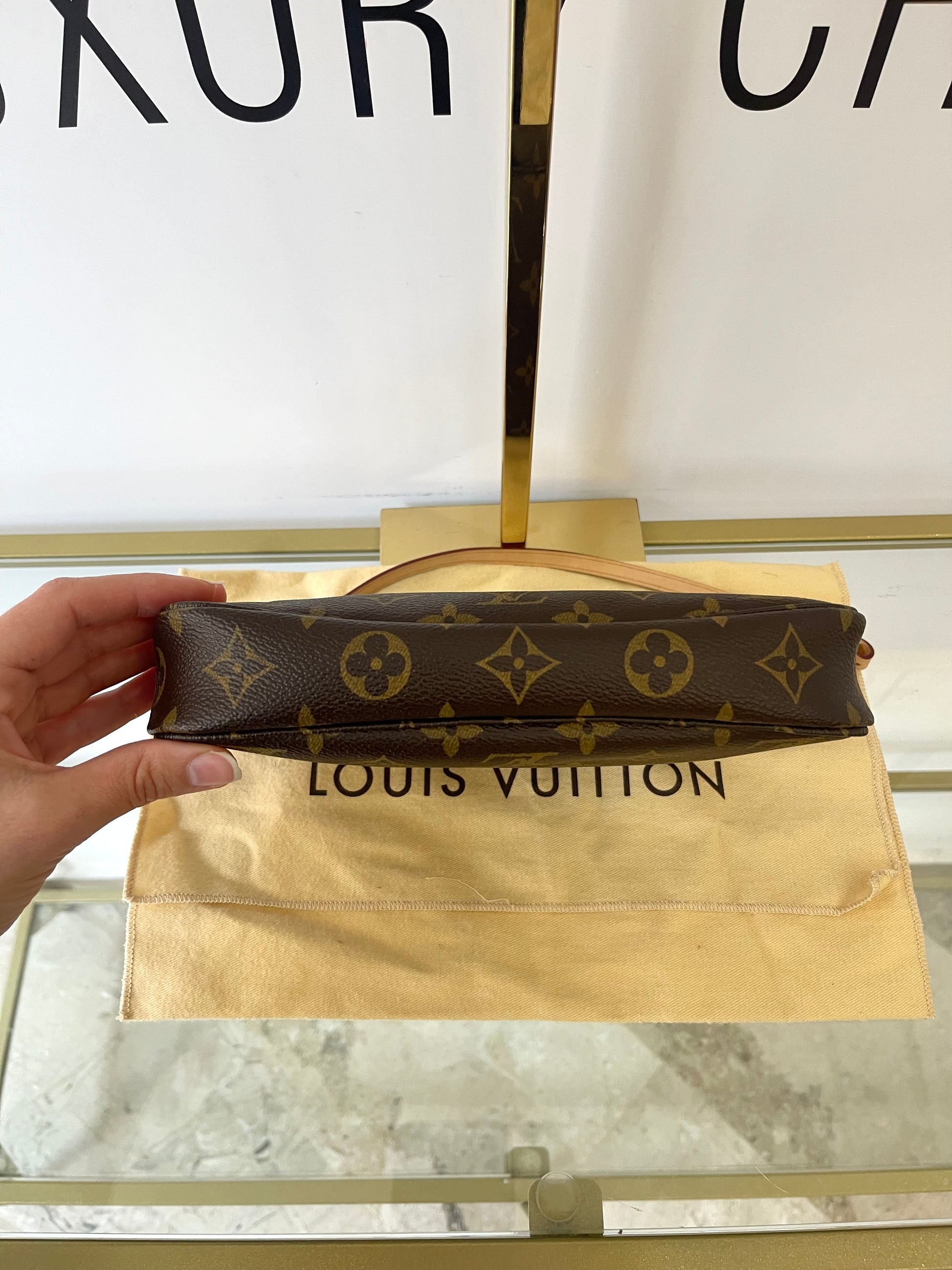 Pochette Accessoires Monogram Louis Vuitton