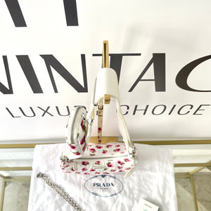 Borsa Re-Edition 2005 in Re-Nylon e Saffiano con motivo rose Prada