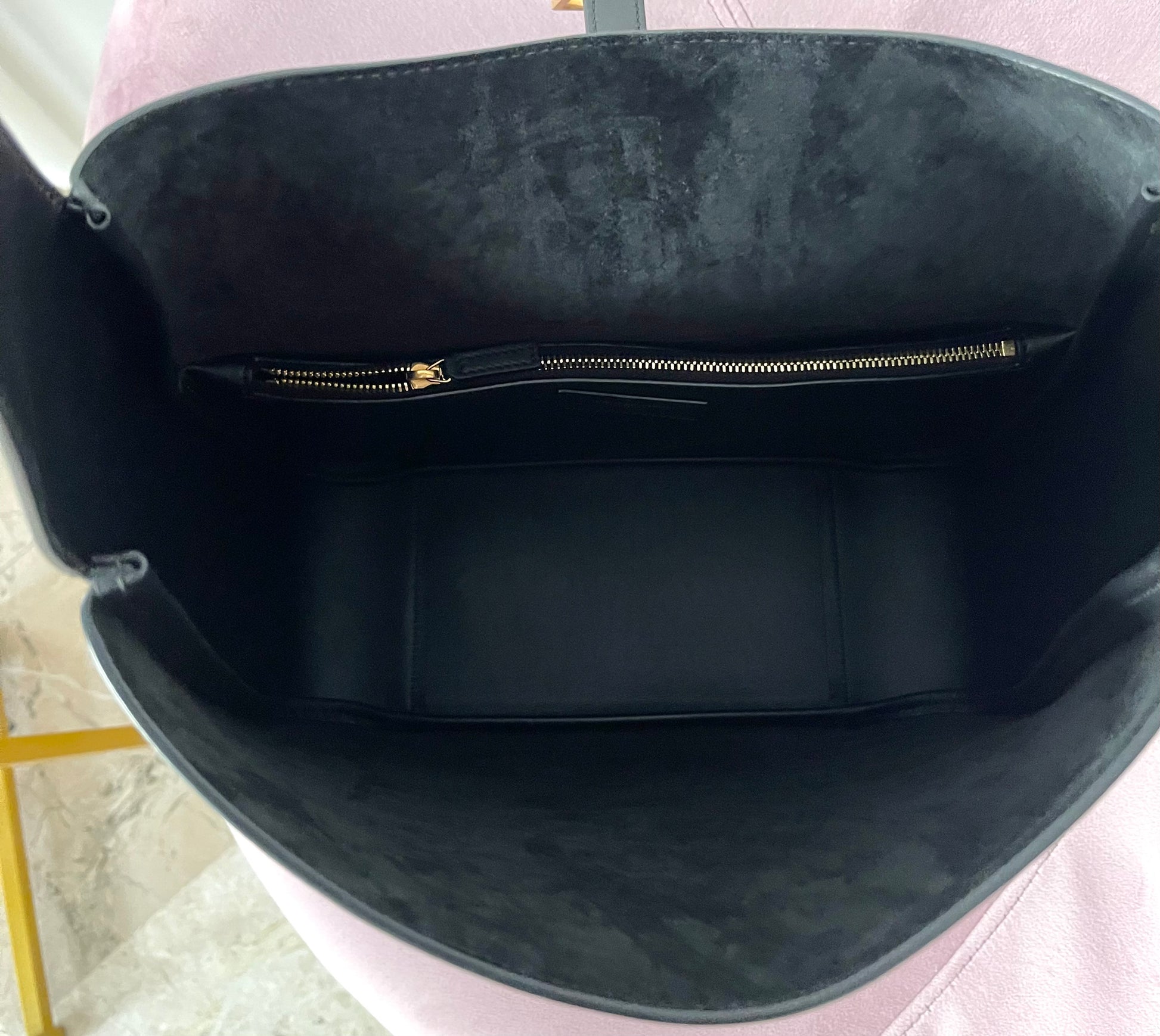 Le 5 à 7 large morbida in pelle martellata Saint Laurent