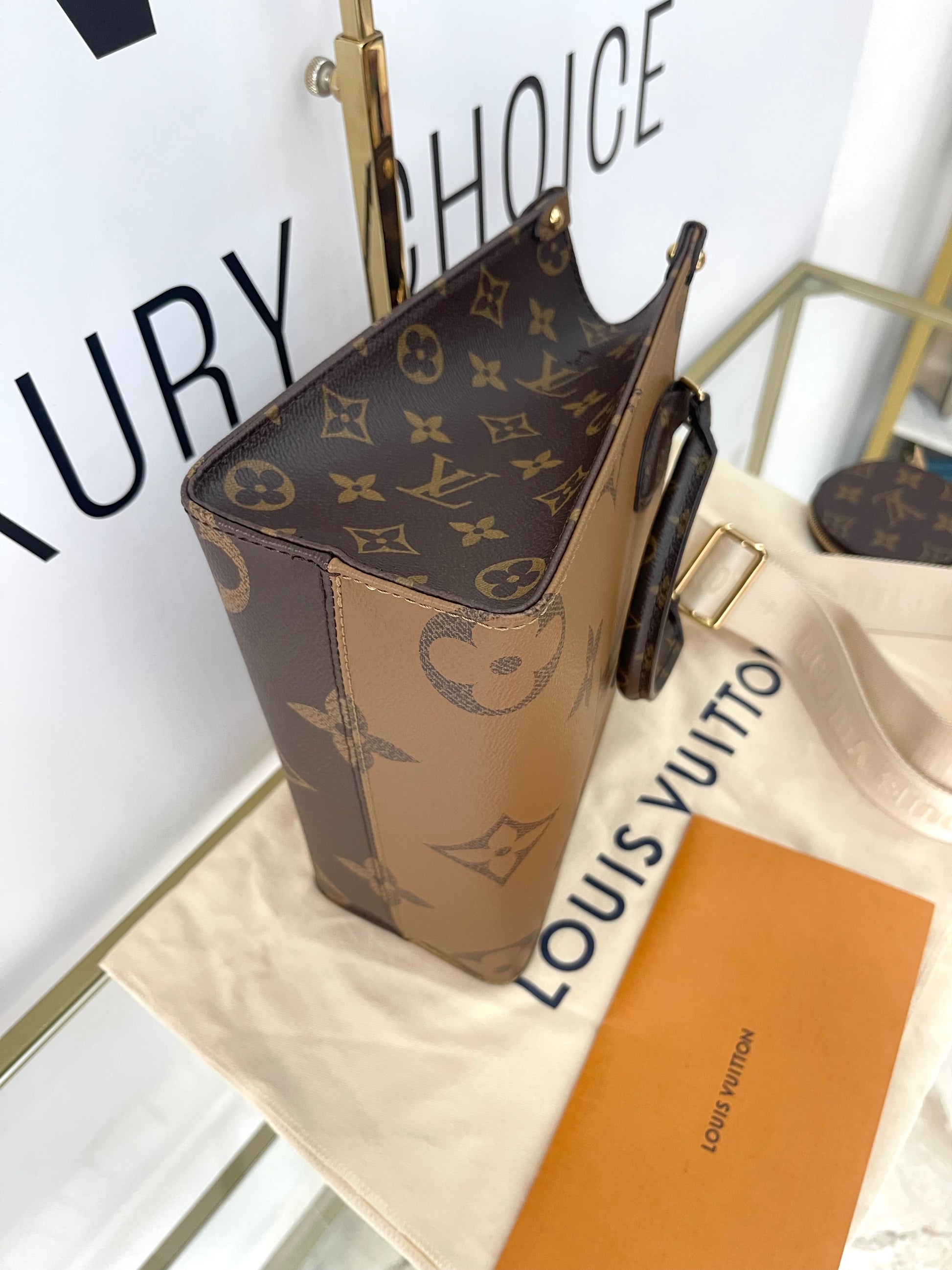 Borsa OnTheGo PM Monogram Reverse Giant Louis Vuitton