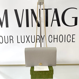 Pochette GG Marmont con catena Gucci
