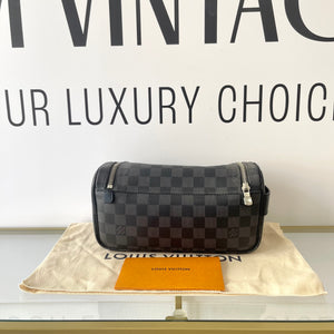 Trousse Toilette Damier Graphite Louis Vuitton