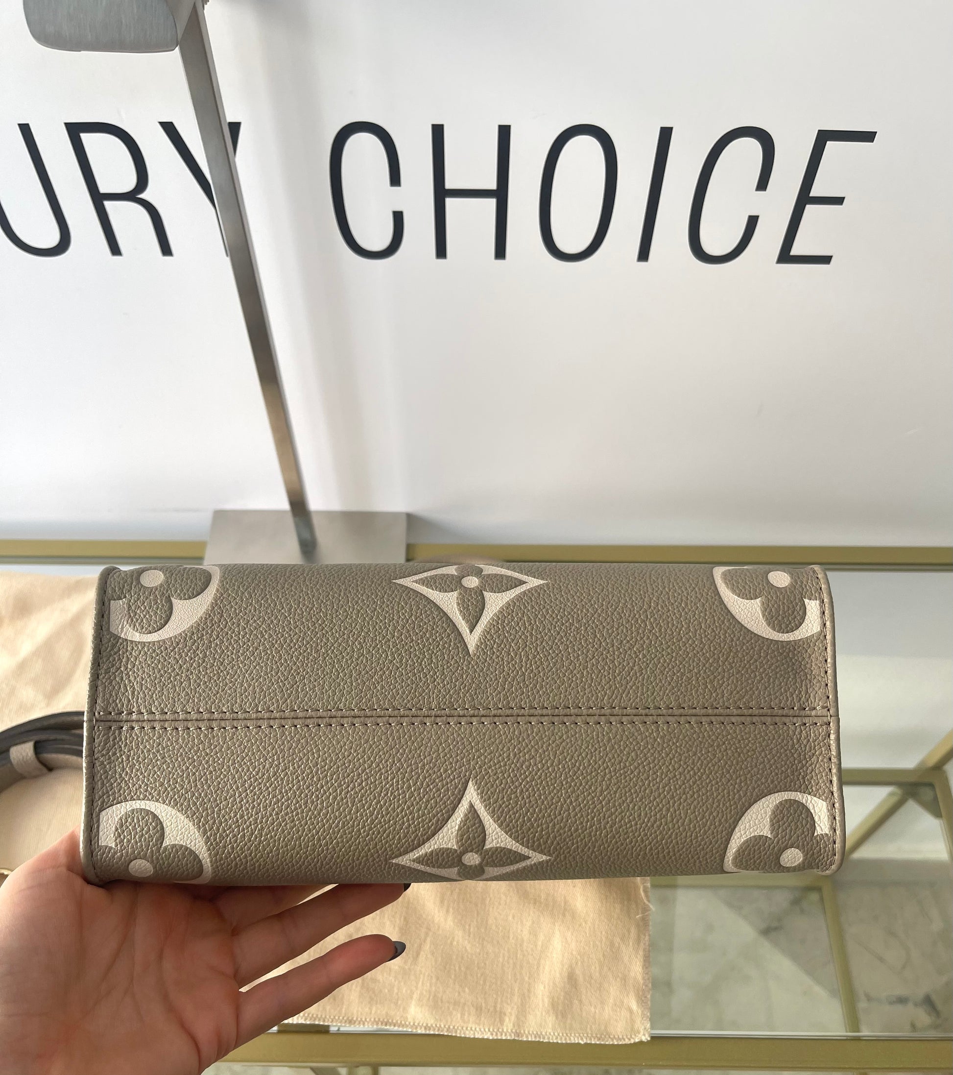 Borsa OnTheGo PM Monogram Empreinte Louis Vuitton