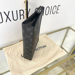 Pochette Voyage MM Monogram Eclipse Louis Vuitton