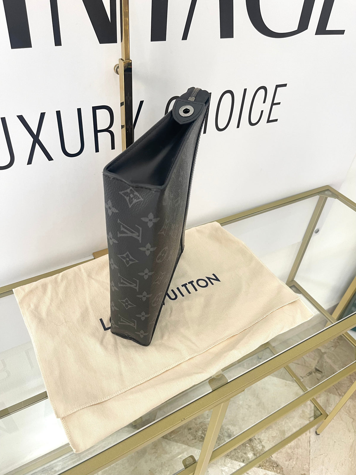 Pochette Voyage MM Monogram Eclipse Louis Vuitton