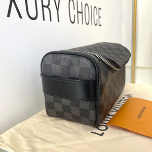 Trousse Toilette Damier Graphite Louis Vuitton