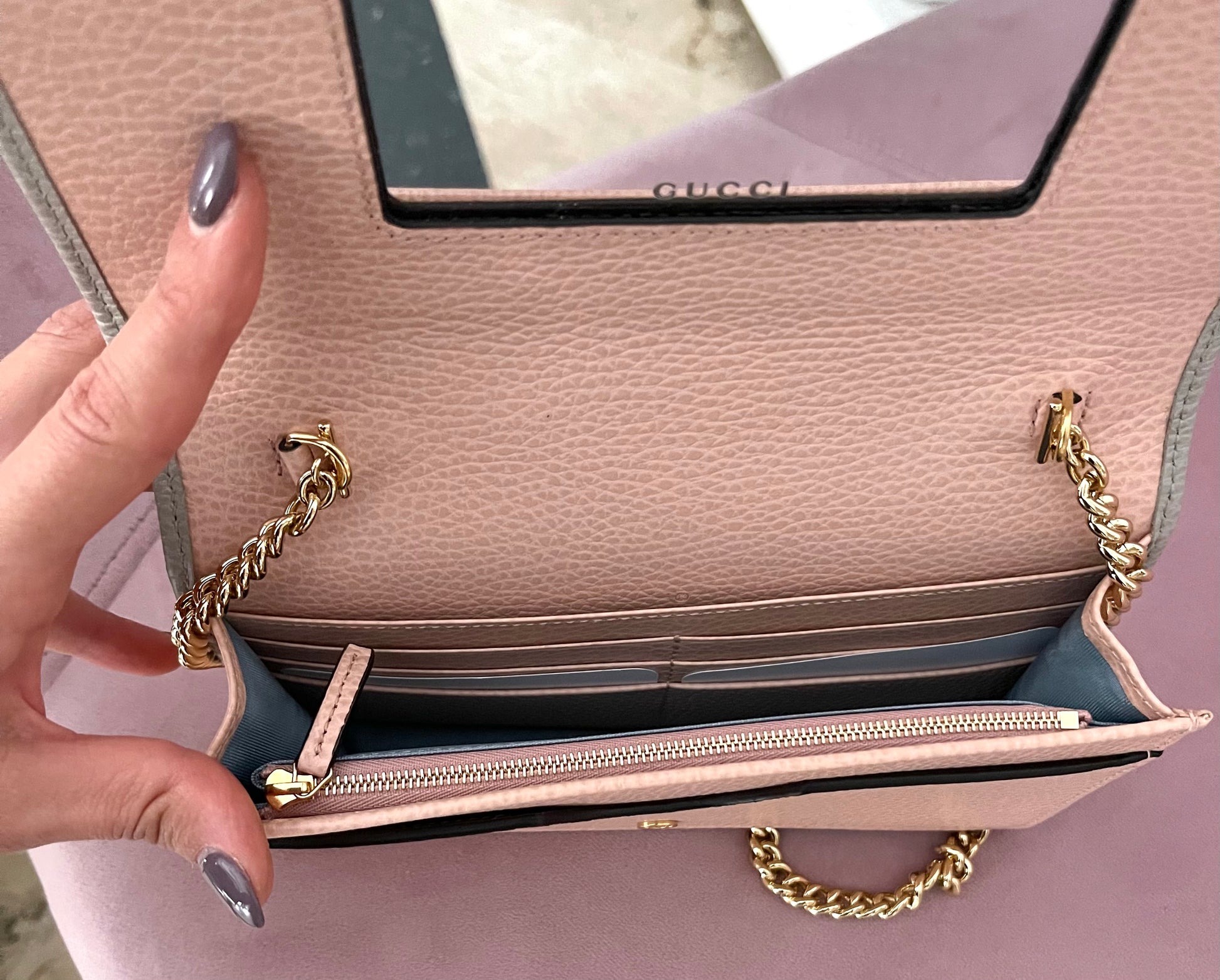 Pochette GG Marmont con catena Gucci