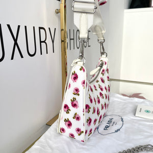 Borsa Re-Edition 2005 in Re-Nylon e Saffiano con motivo rose Prada