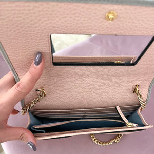 Pochette GG Marmont con catena Gucci