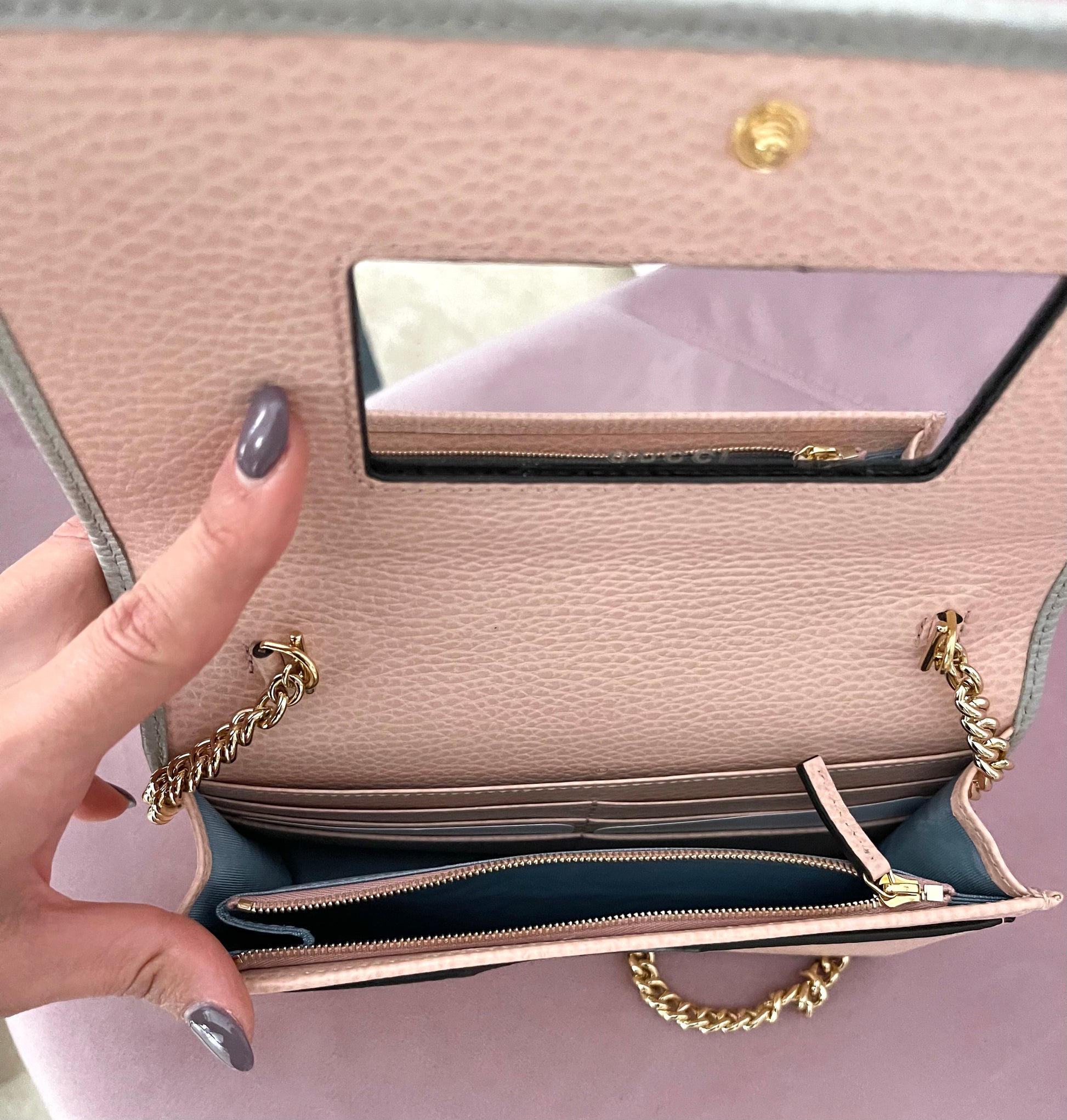 Pochette GG Marmont con catena Gucci
