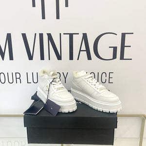 Sneakers donna con shearling Prada