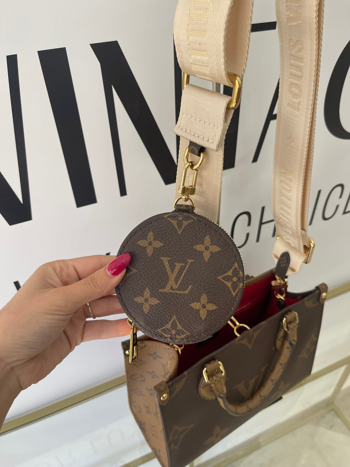 Borsa OnTheGo PM Monogram Reverse Giant Louis Vuitton