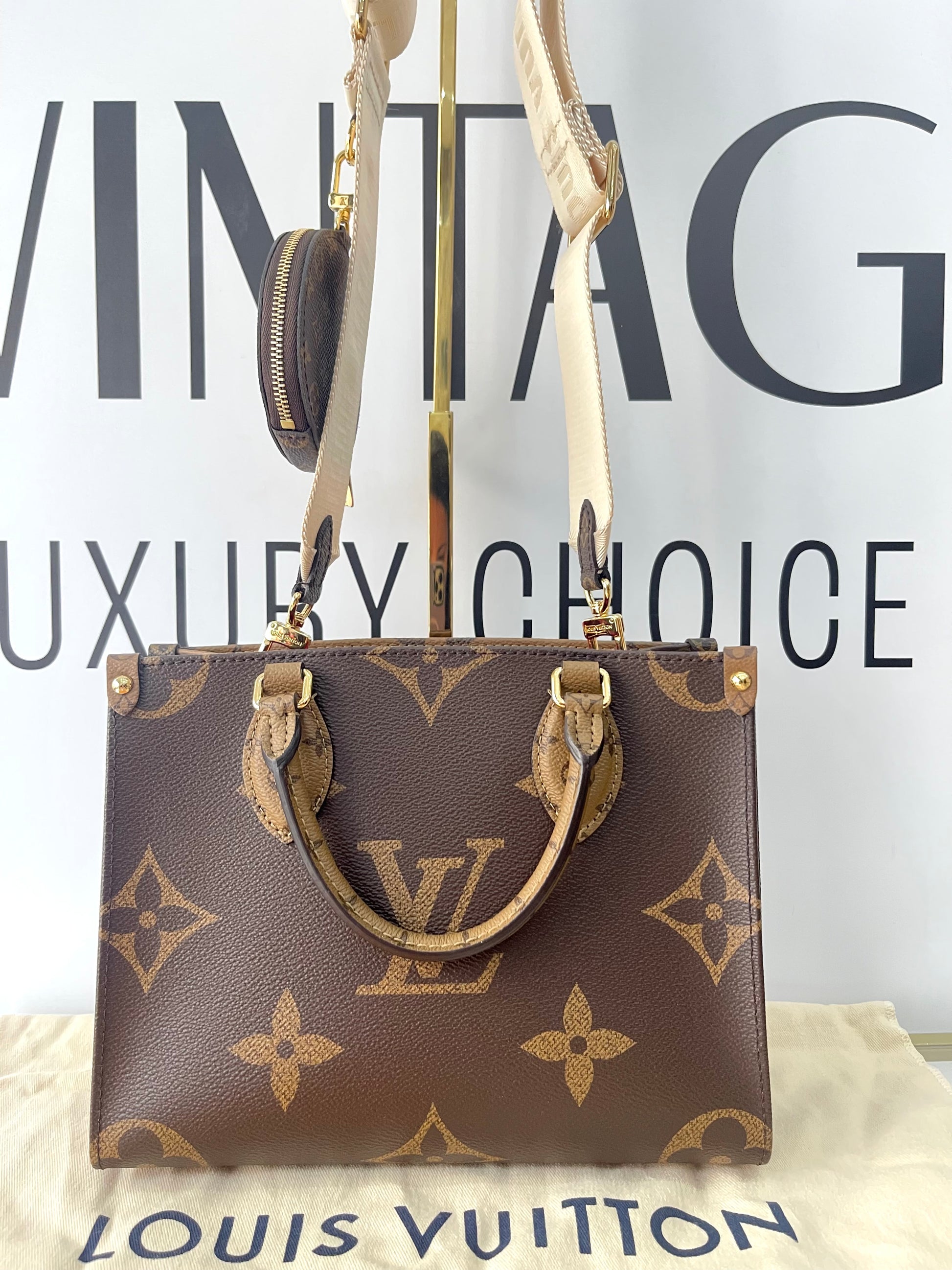 Borsa OnTheGo PM Monogram Reverse Giant Louis Vuitton