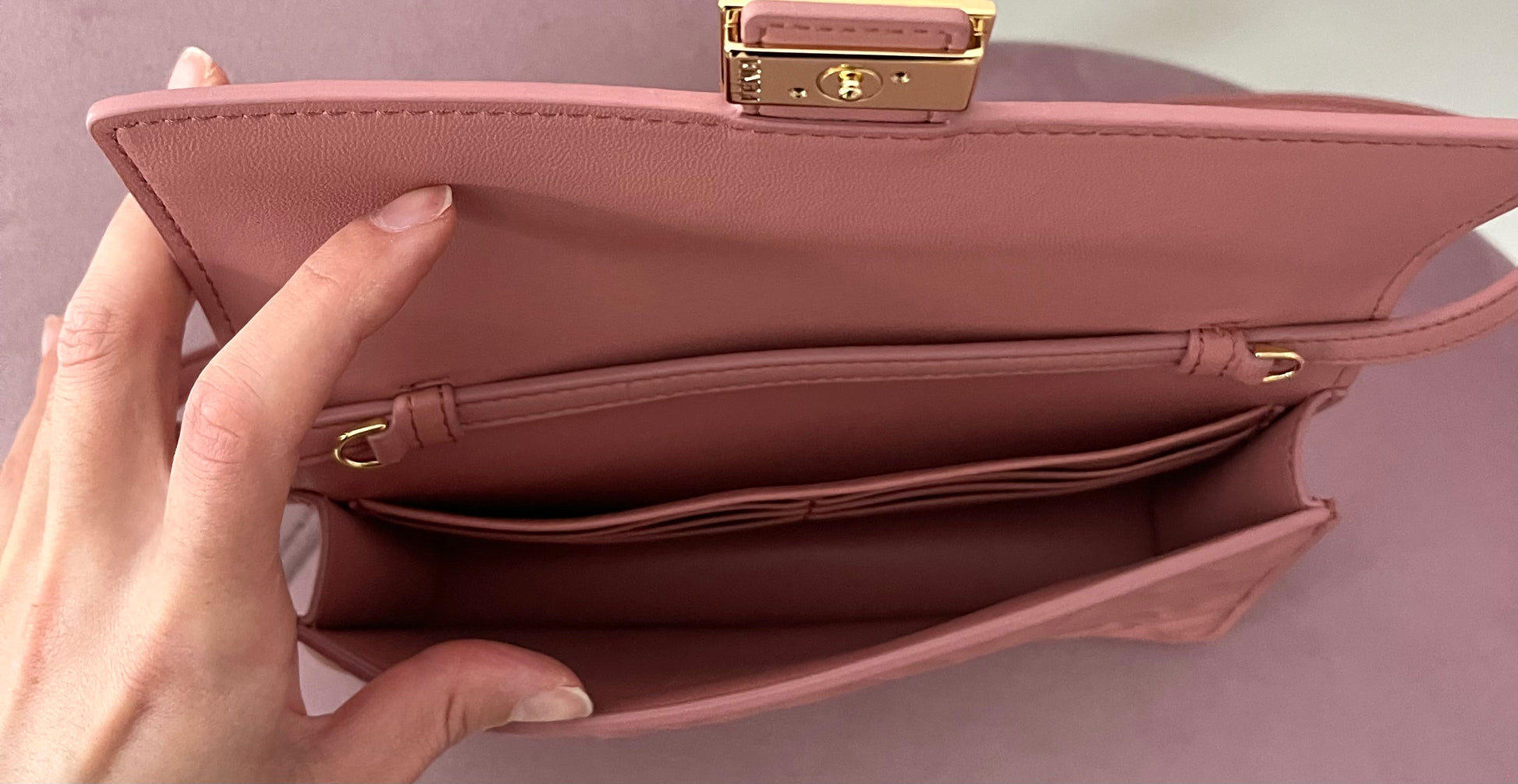 Wallet on Chain Baguette rosa Fendi