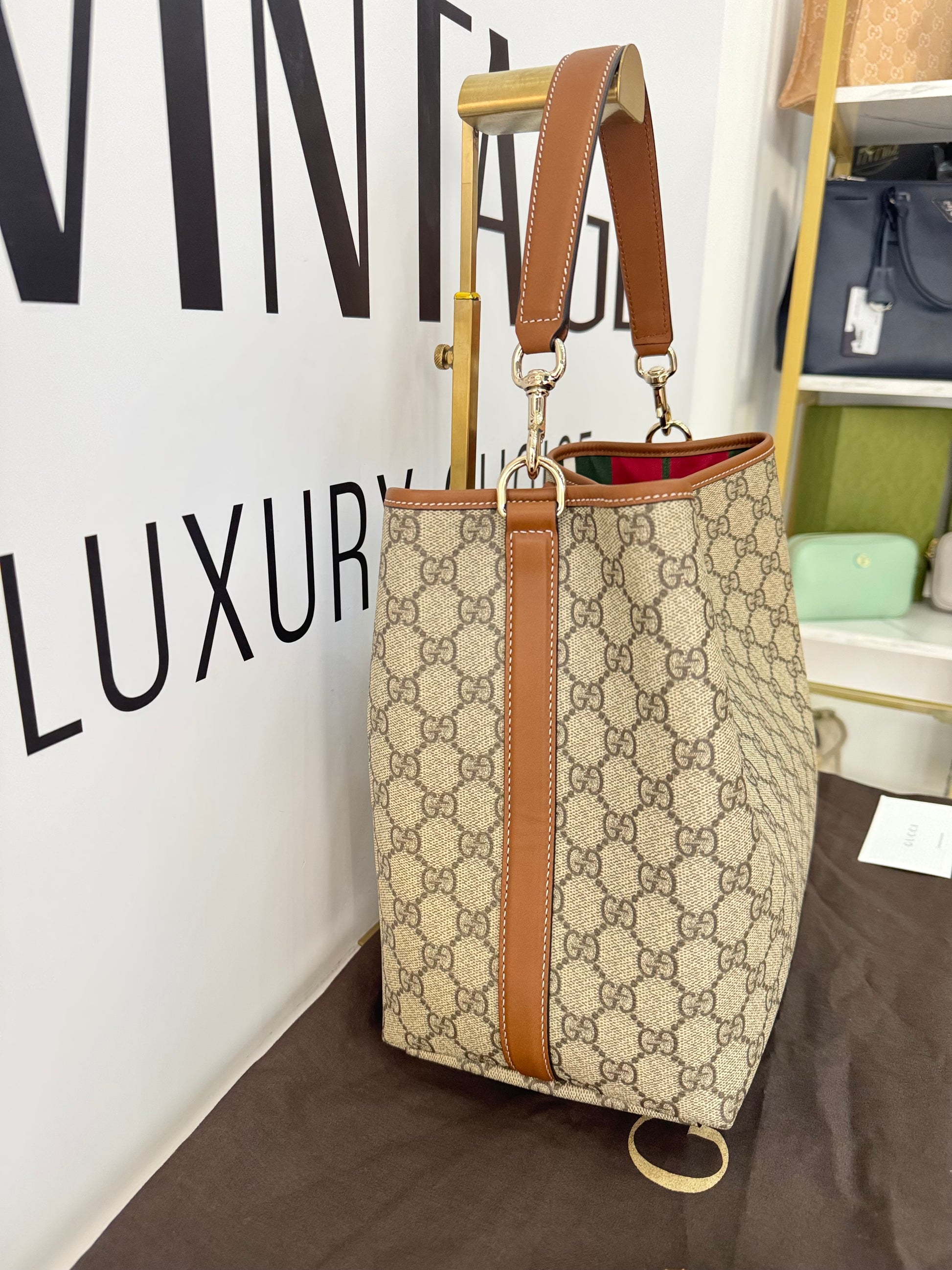 Borsa a Secchiello GG Emblem Gucci