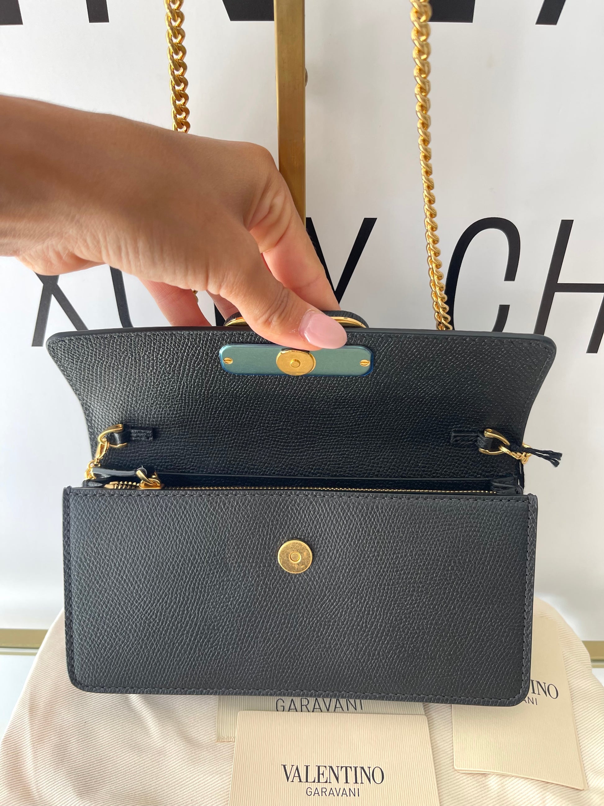 Wallet On Chain VLogo Signature Valentino Garavani