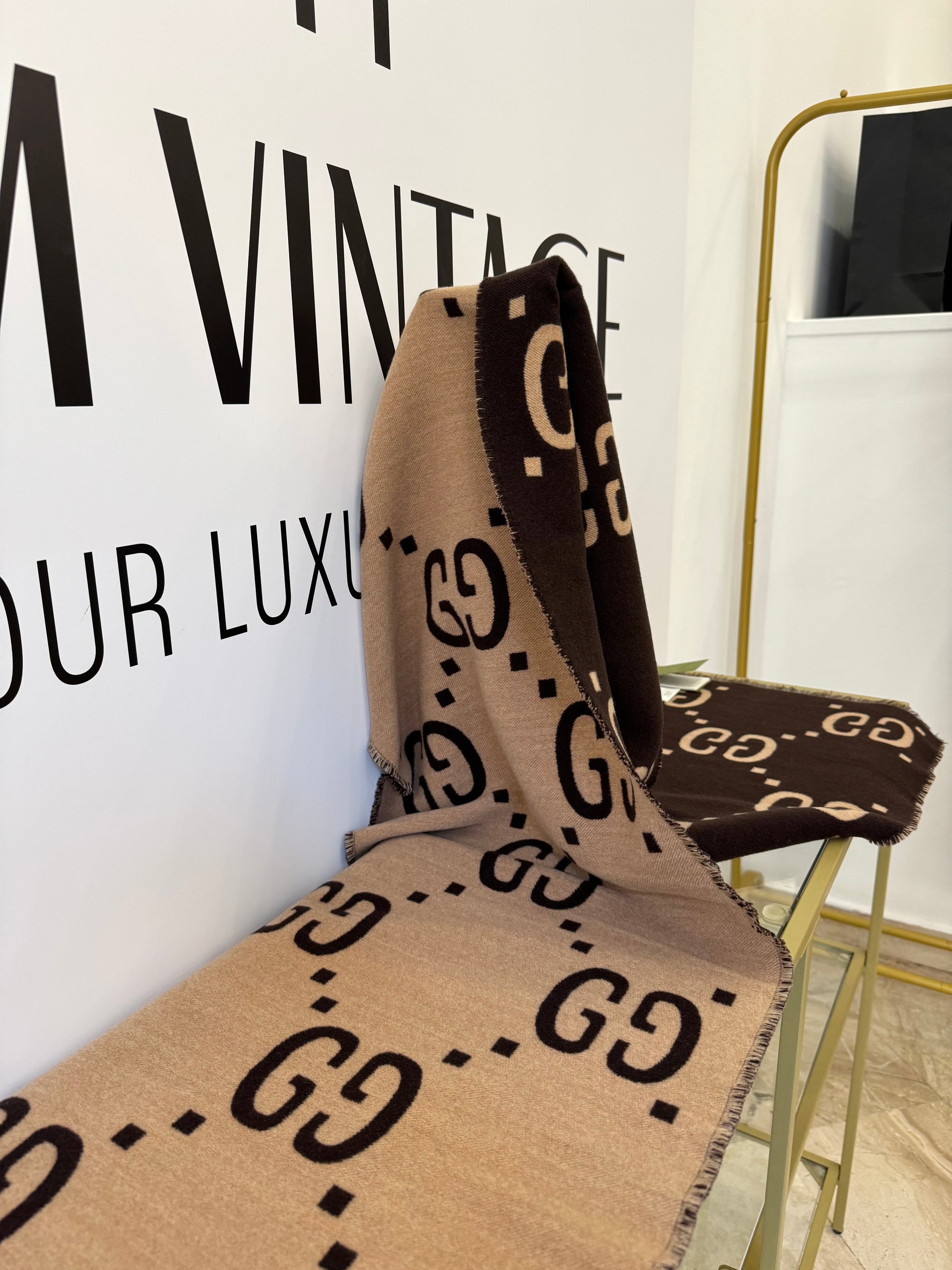 Sciarpa in lana e seta con motivo GG Jacquard Gucci