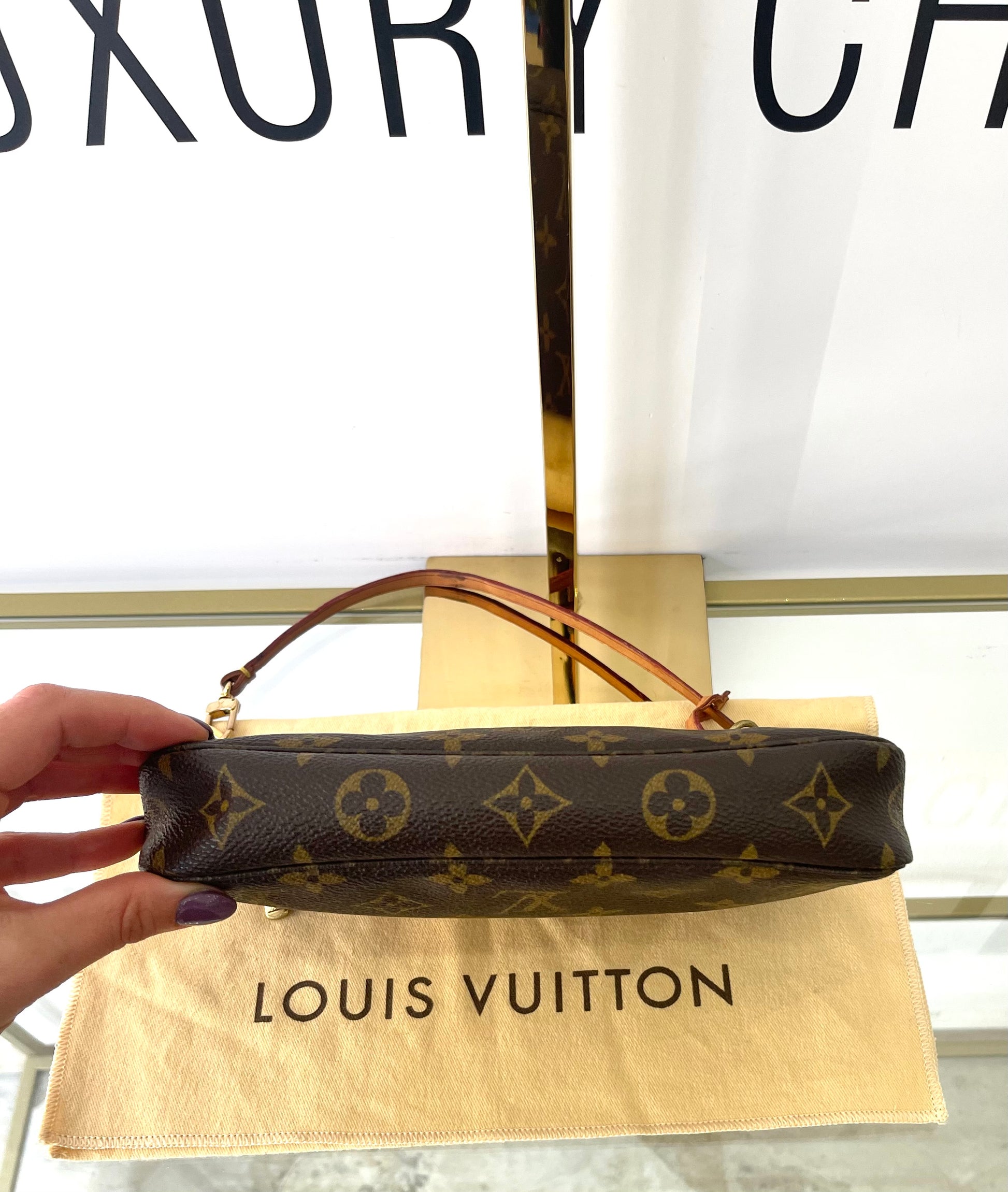 Pochette Accessoires Monogram Louis Vuitton