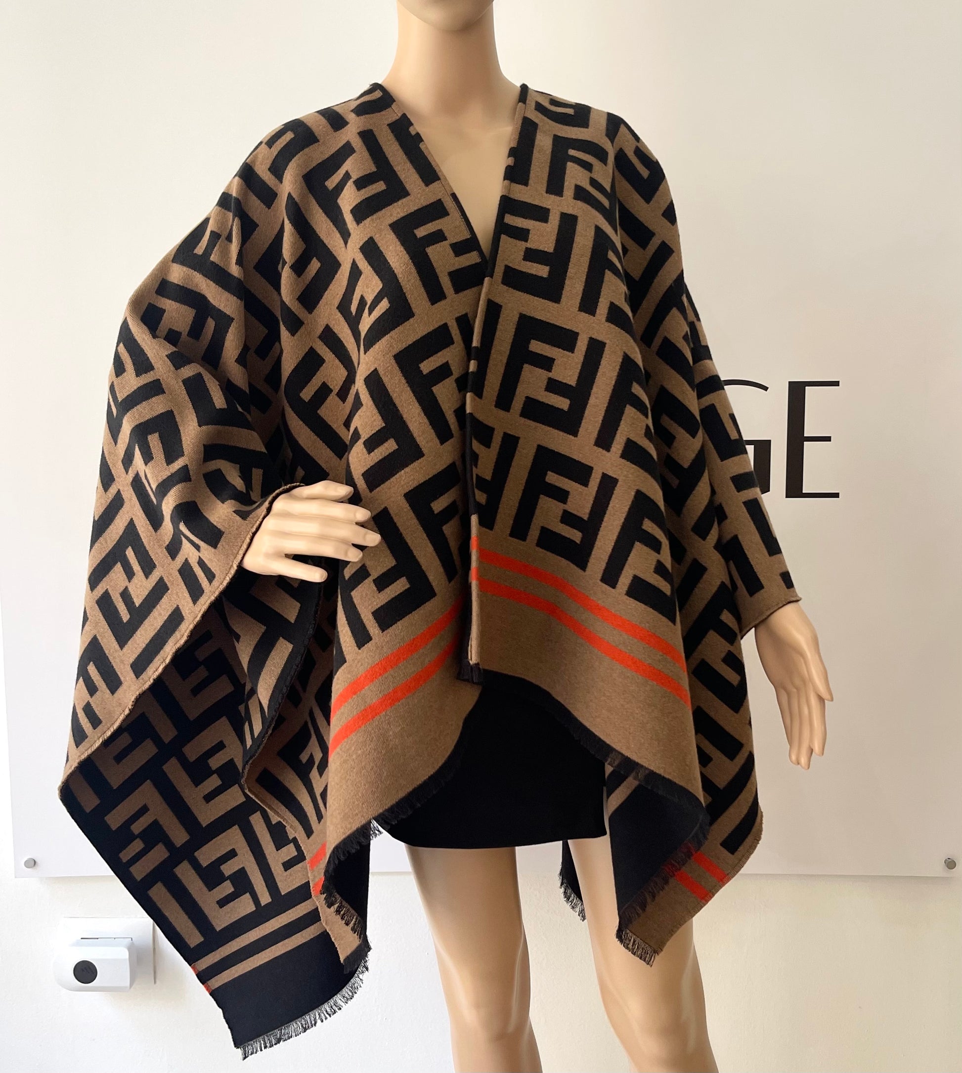 Poncho FF Fendi