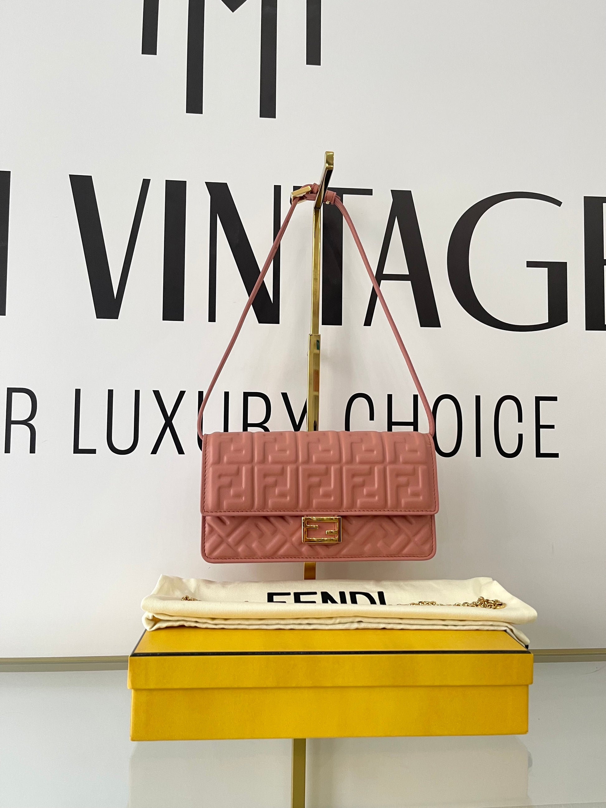 Wallet on Chain Baguette rosa Fendi