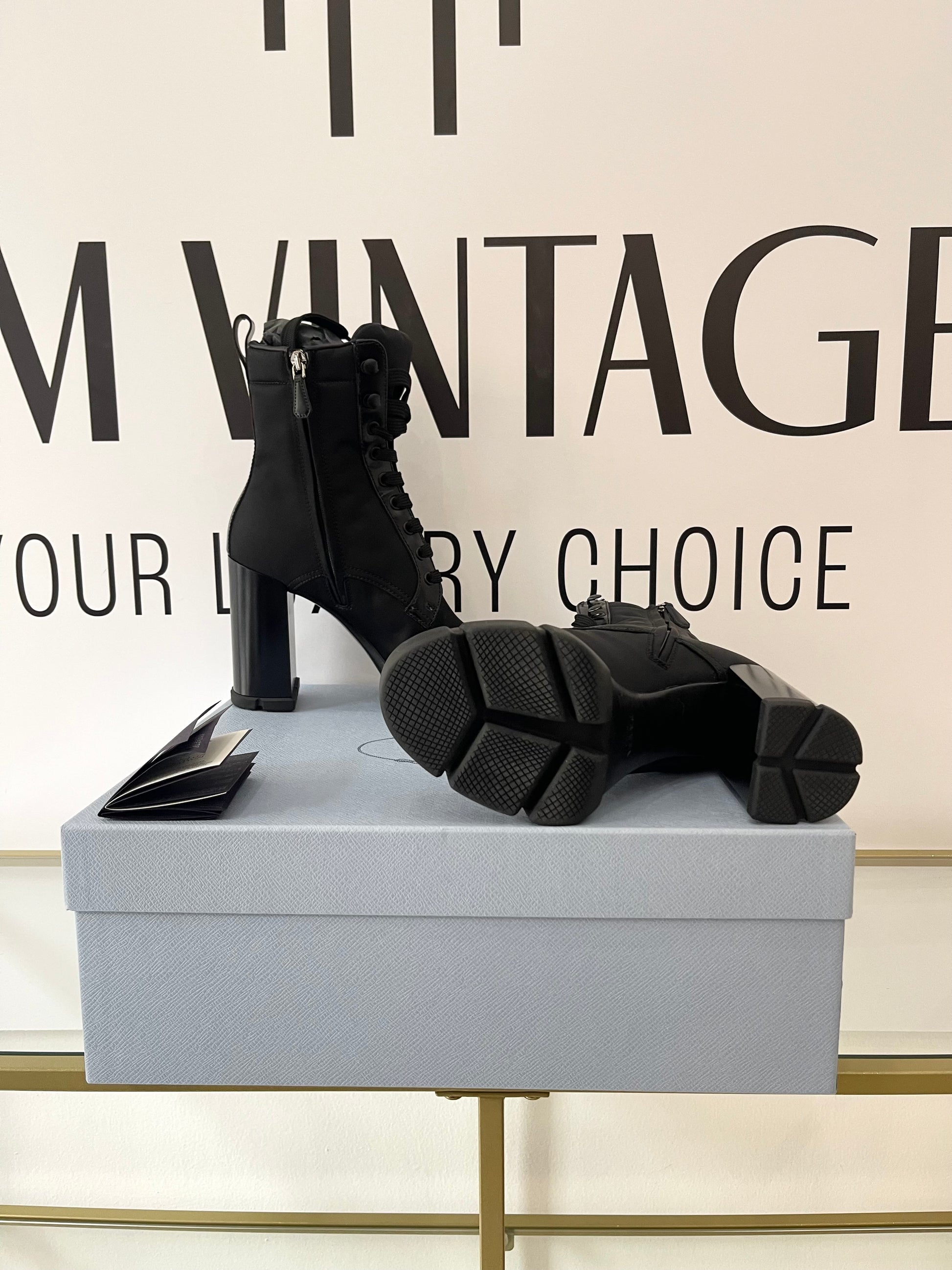 Stivaletti in Re-Nylon e pelle Prada