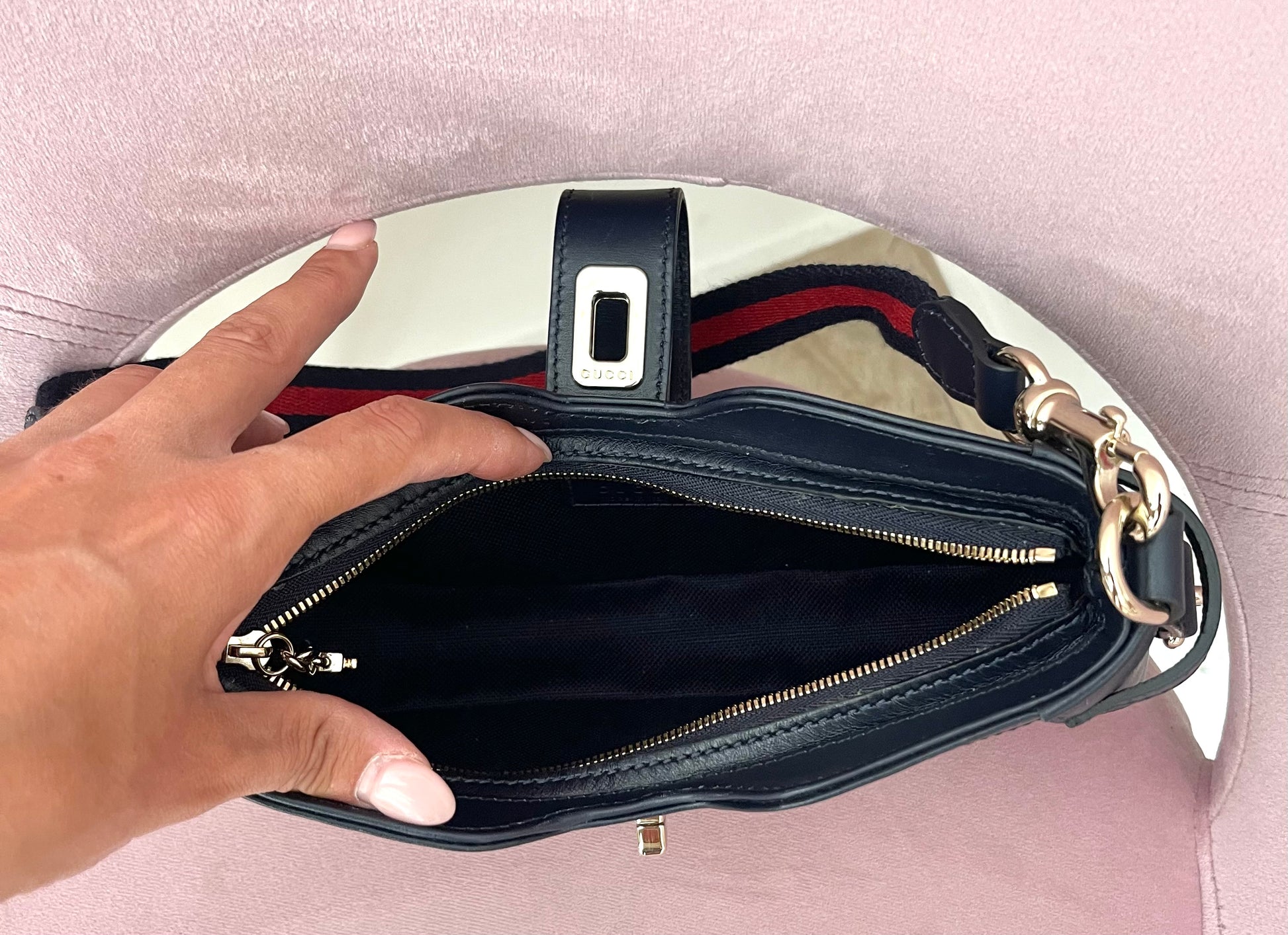 Borsa Moon Side GG Supreme Gucci