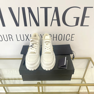 Sneakers donna con shearling Prada