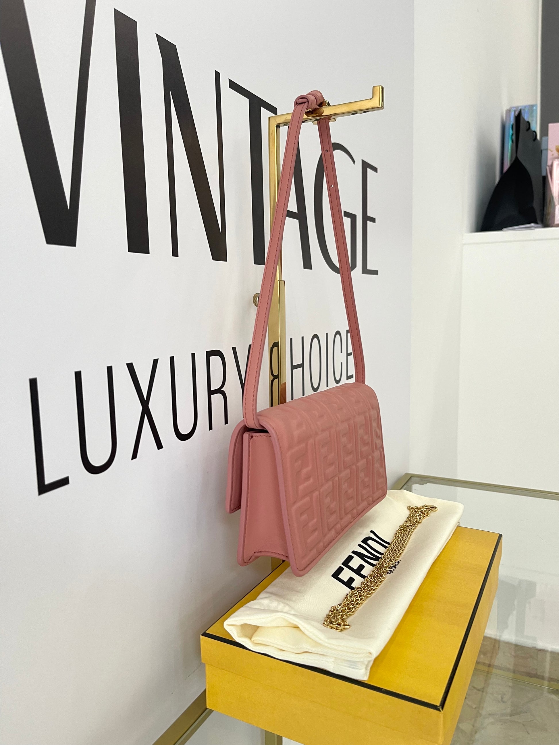 Wallet on Chain Baguette rosa Fendi