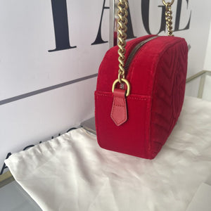 Camera Bag Marmont GG in velluto rosso Gucci