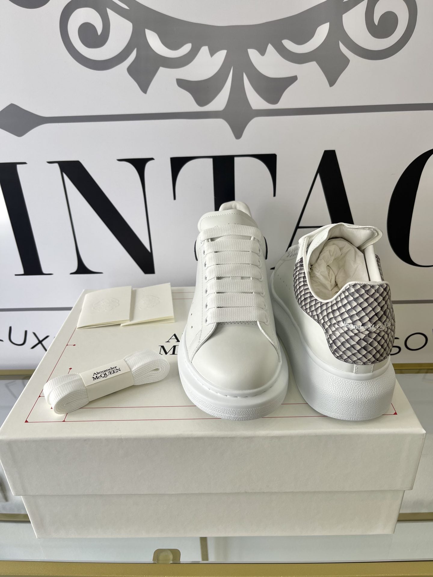 Sneaker Alexander McQueen white/black 37