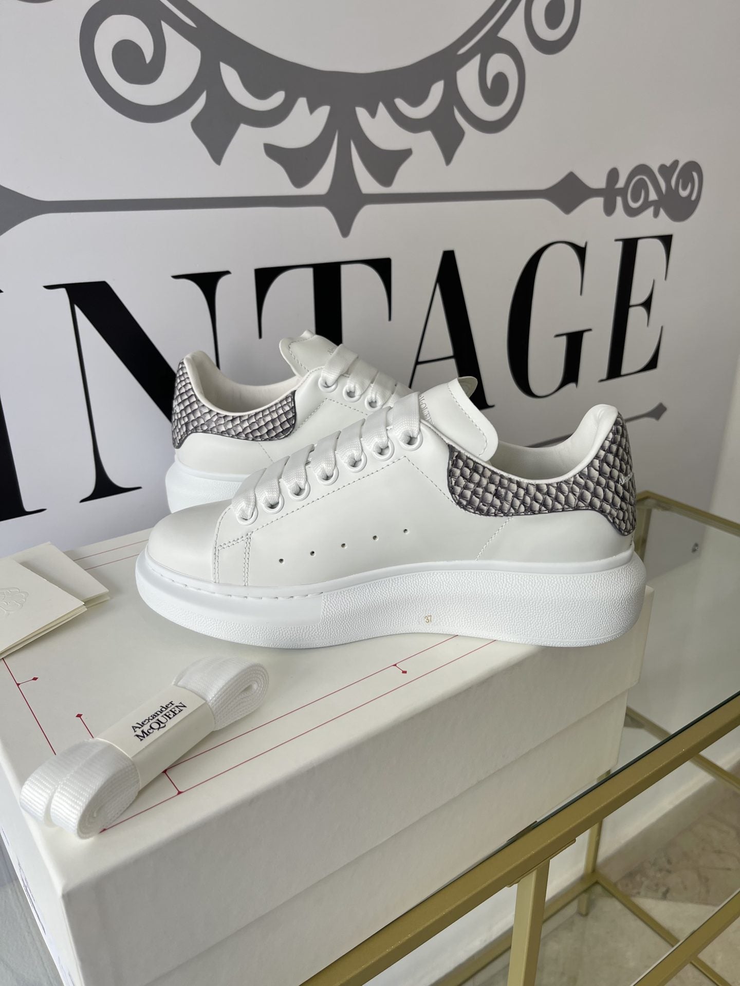 Sneaker Alexander McQueen white/black 37