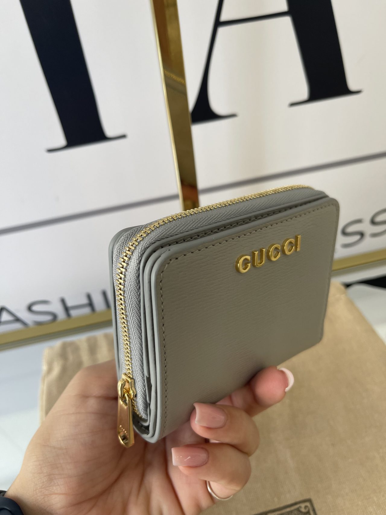 Portafoglio con logo Gucci grigio chiaro