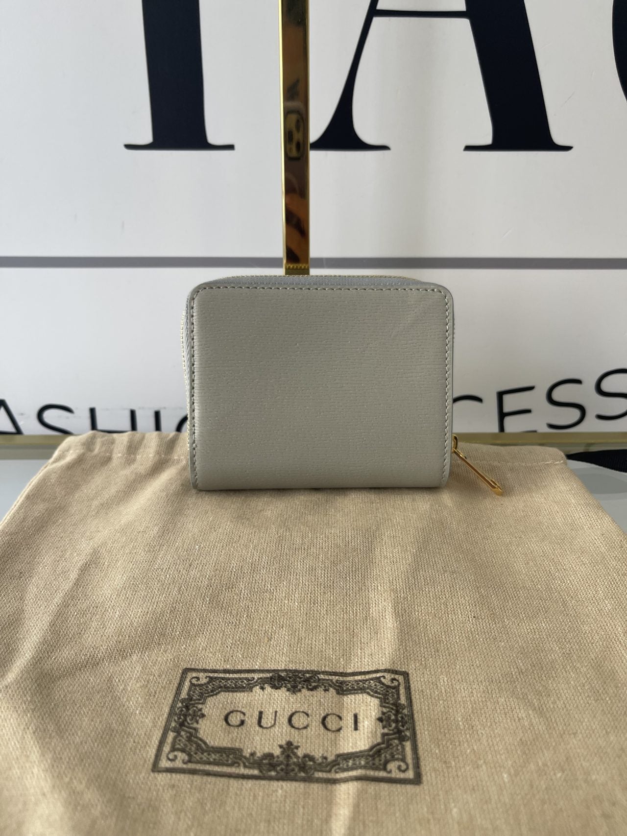 Portafoglio con logo Gucci grigio chiaro