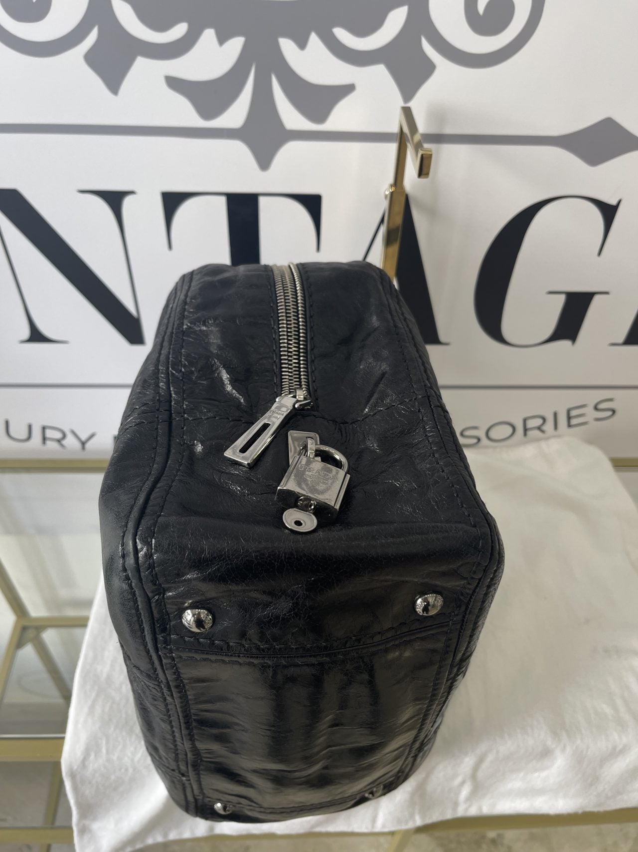 Borsa nera con logo Prada