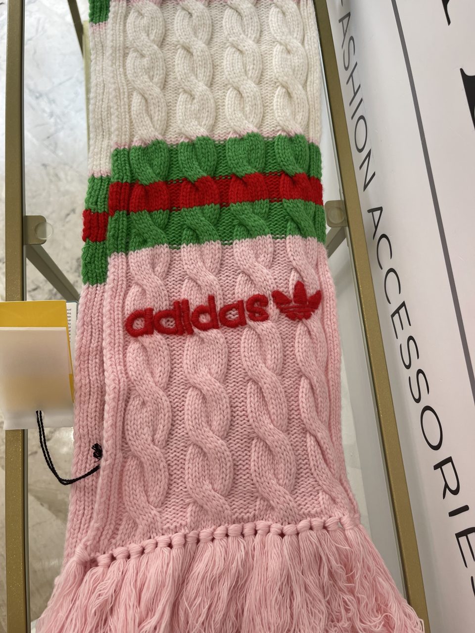 Sciarpa Gucci x Adidas in lana