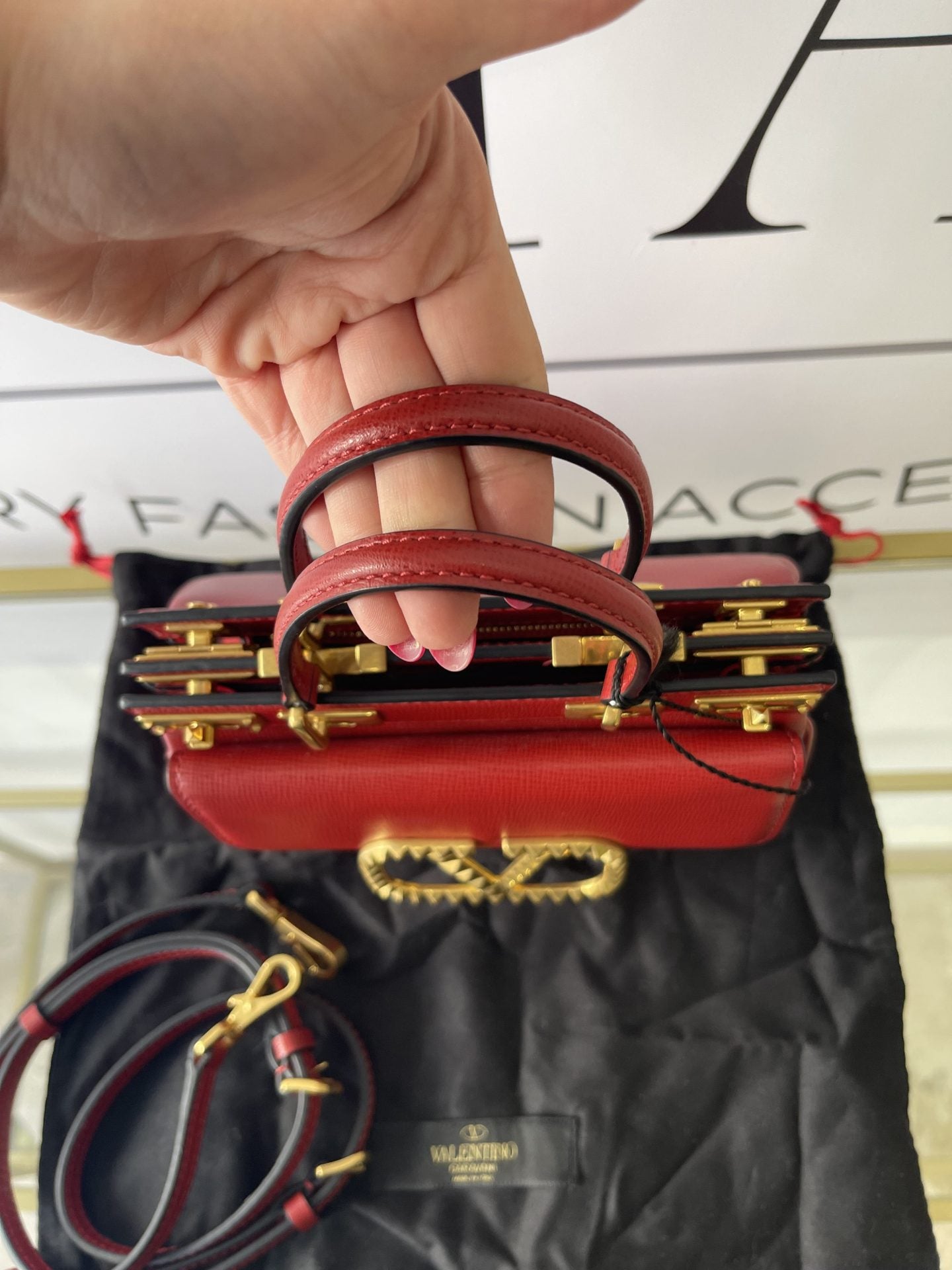 Borsa Rockstud Alcove Valentino Garavani in pelle granata