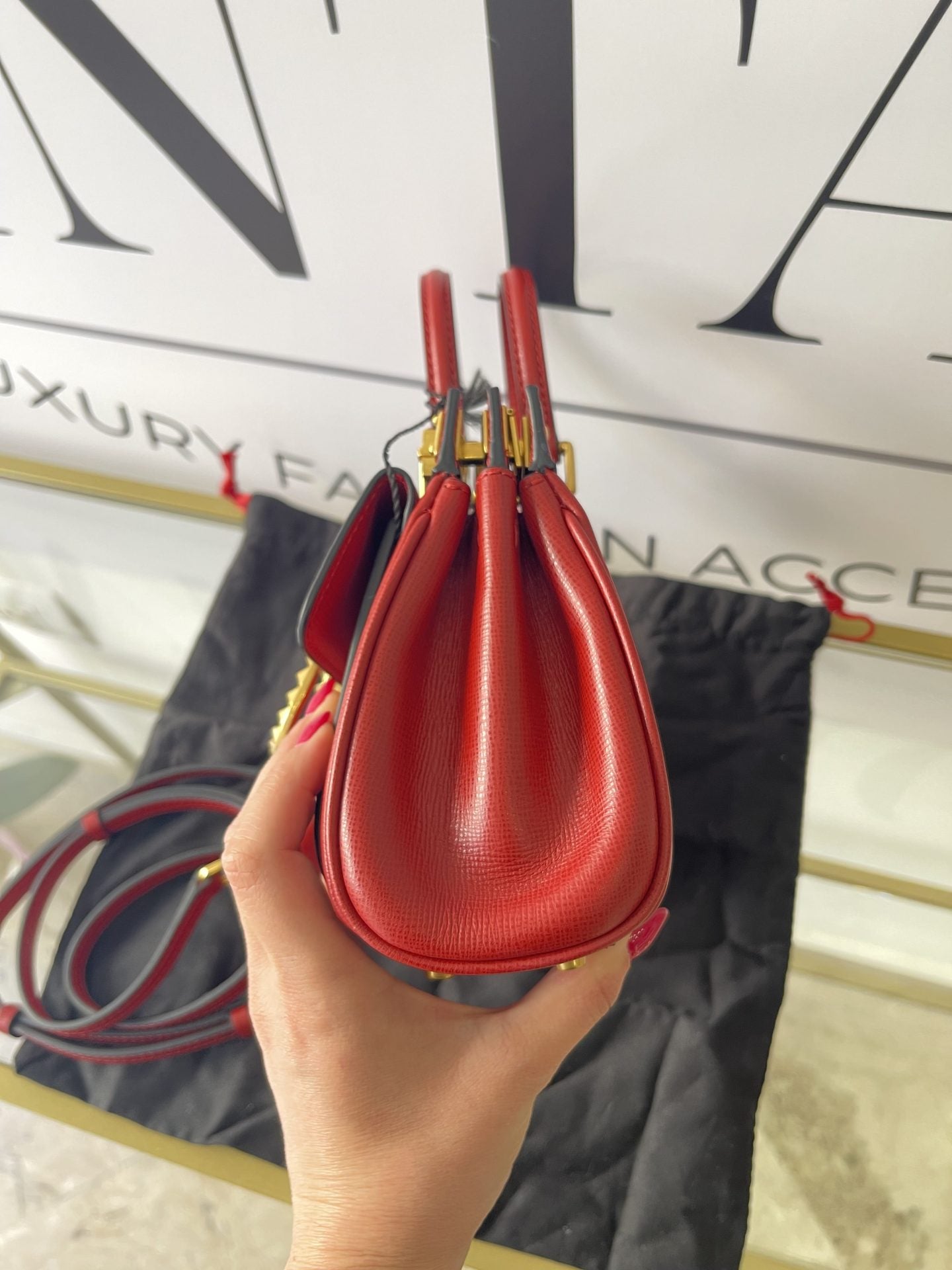 Borsa Rockstud Alcove Valentino Garavani in pelle granata