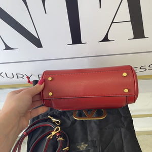 Borsa Rockstud Alcove Valentino Garavani in pelle granata