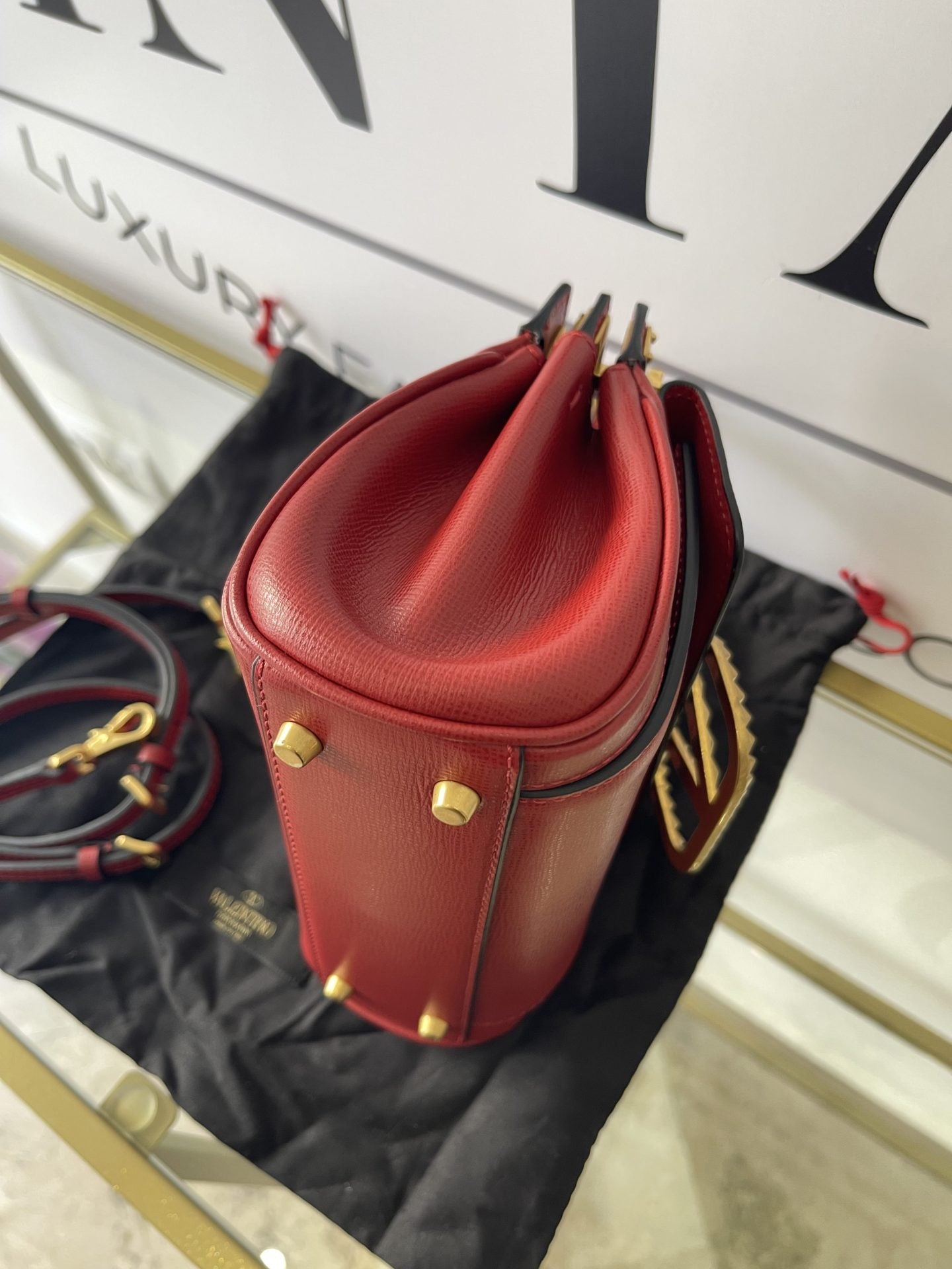 Borsa Rockstud Alcove Valentino Garavani in pelle granata