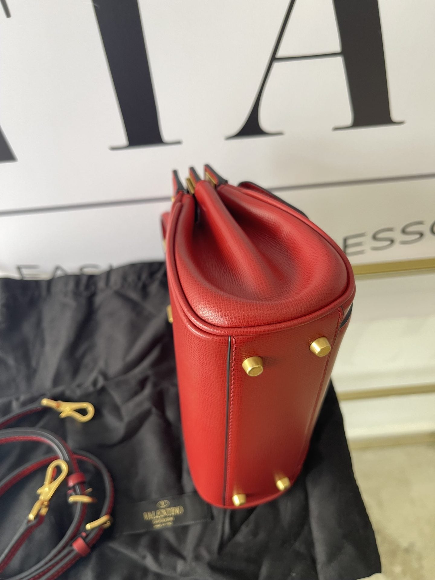 Borsa Rockstud Alcove Valentino Garavani in pelle granata