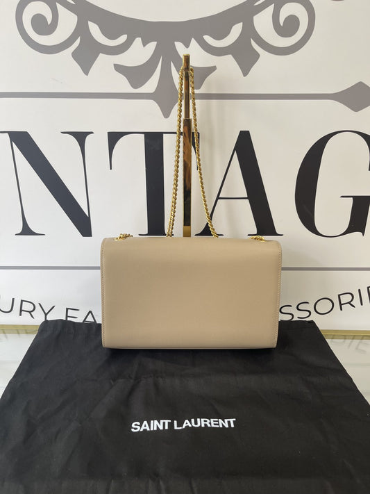 Borsa Kate medium dark beige in pelle grain de poudre YSL