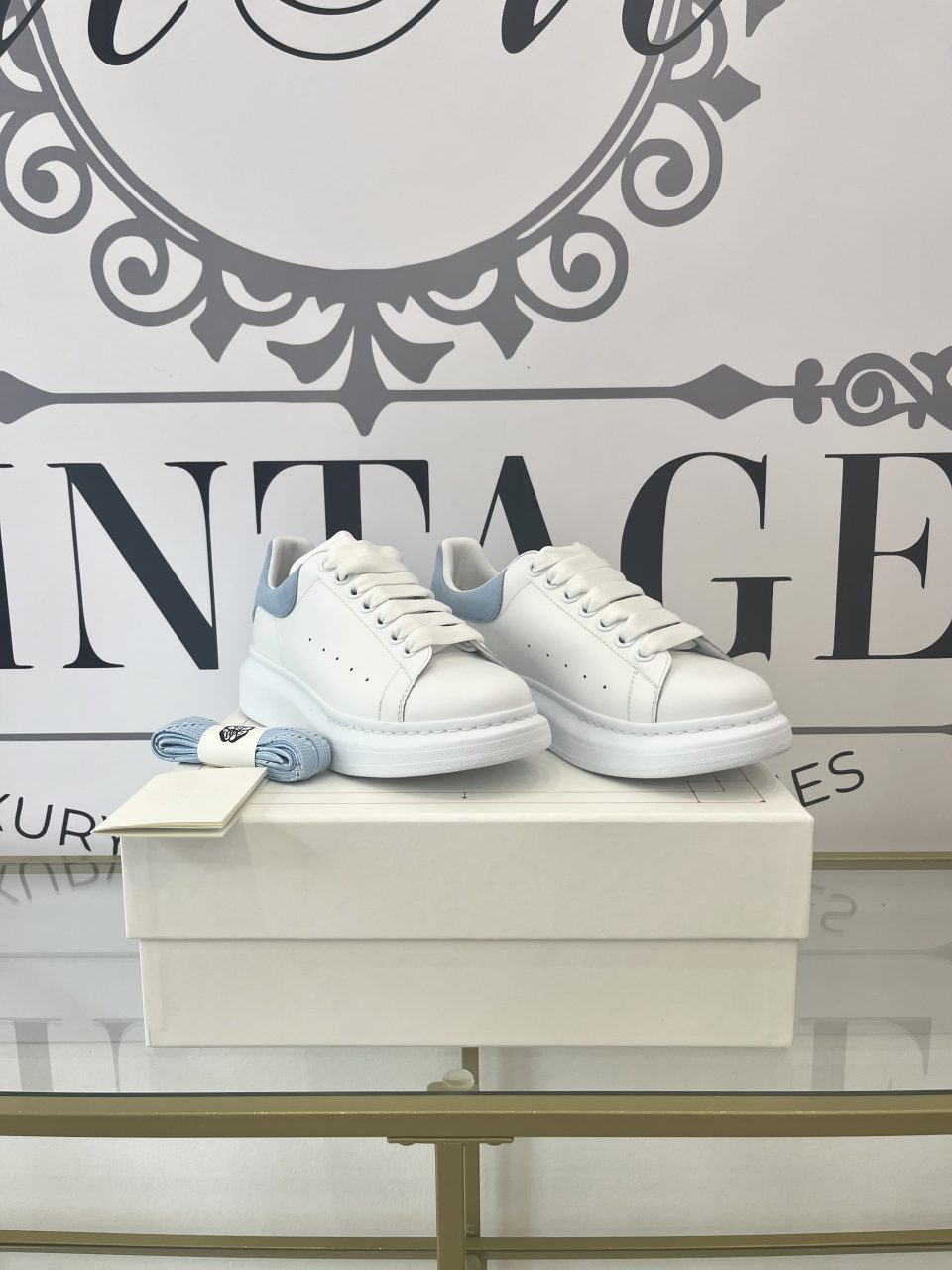 Sneaker Alexander McQueen white/powder blue 37